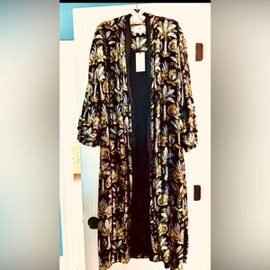 NIB Delaney Street Duster by Printfresh. Size s/m
Untamed Tiger gold ink